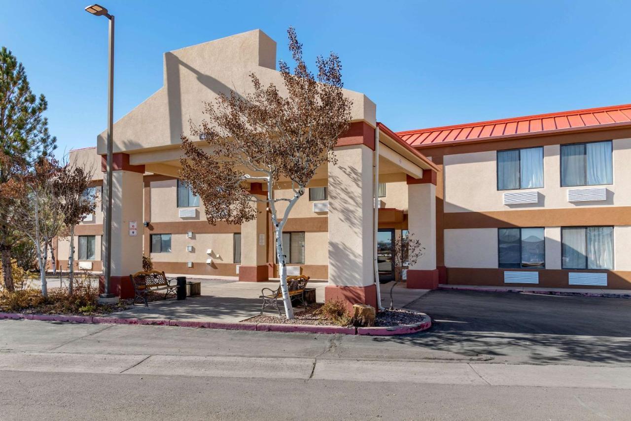 Econo Lodge Pueblo Extérieur photo