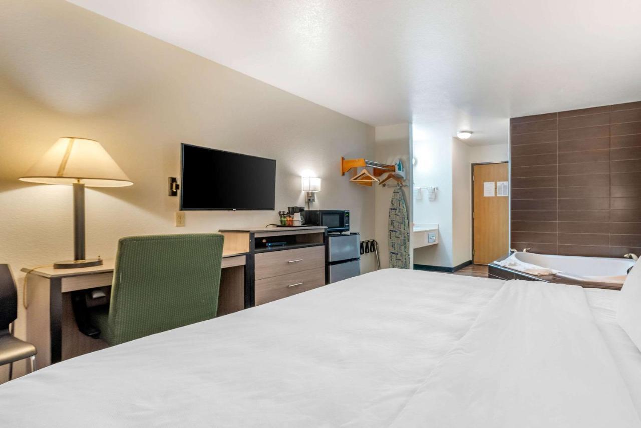 Econo Lodge Pueblo Extérieur photo