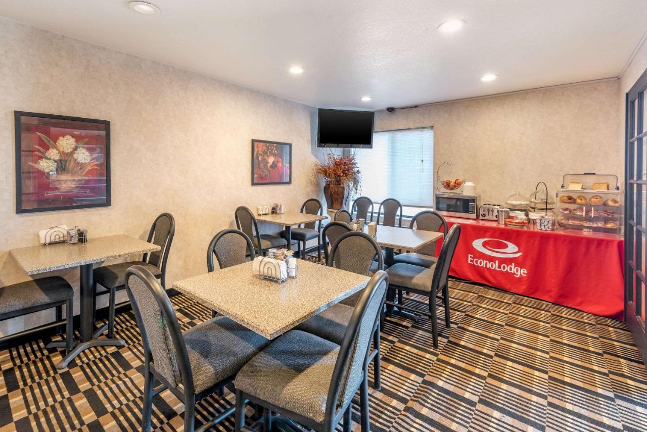 Econo Lodge Pueblo Extérieur photo