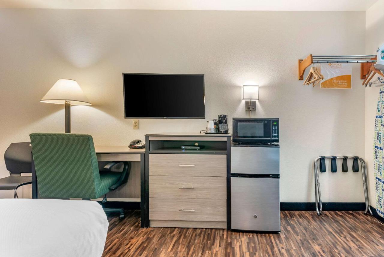 Econo Lodge Pueblo Extérieur photo