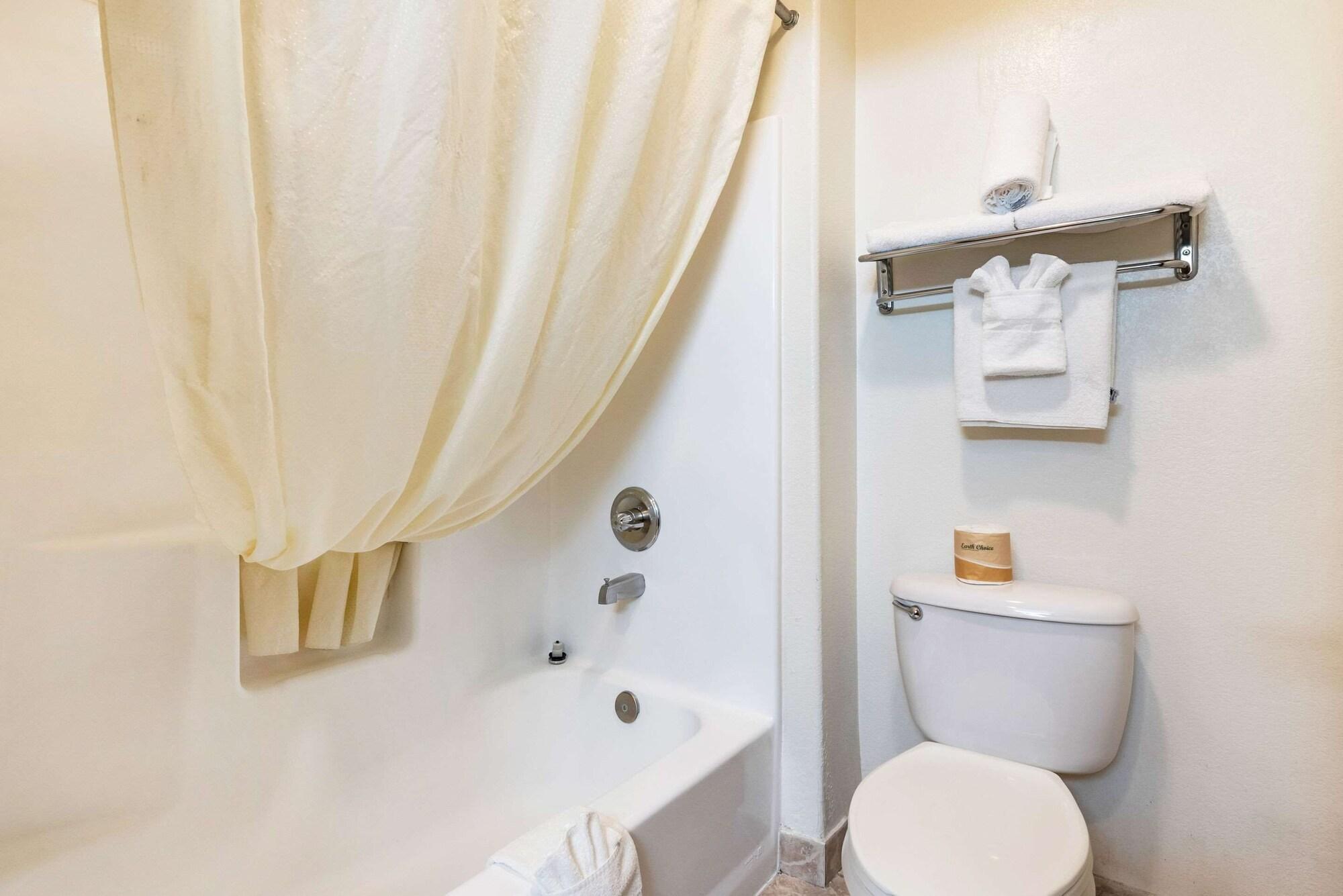 Econo Lodge Pueblo Extérieur photo