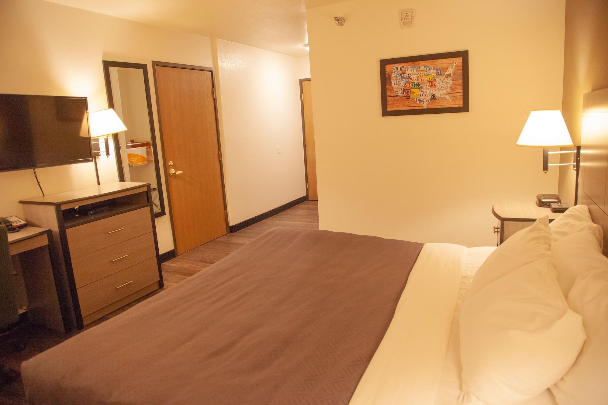 Econo Lodge Pueblo Extérieur photo