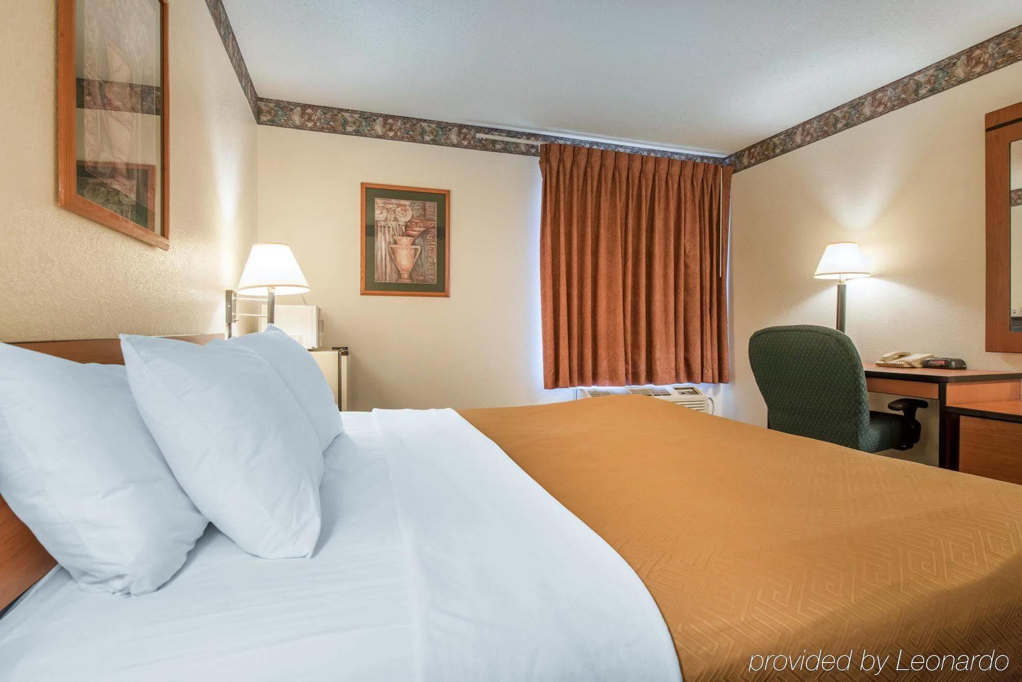 Econo Lodge Pueblo Extérieur photo