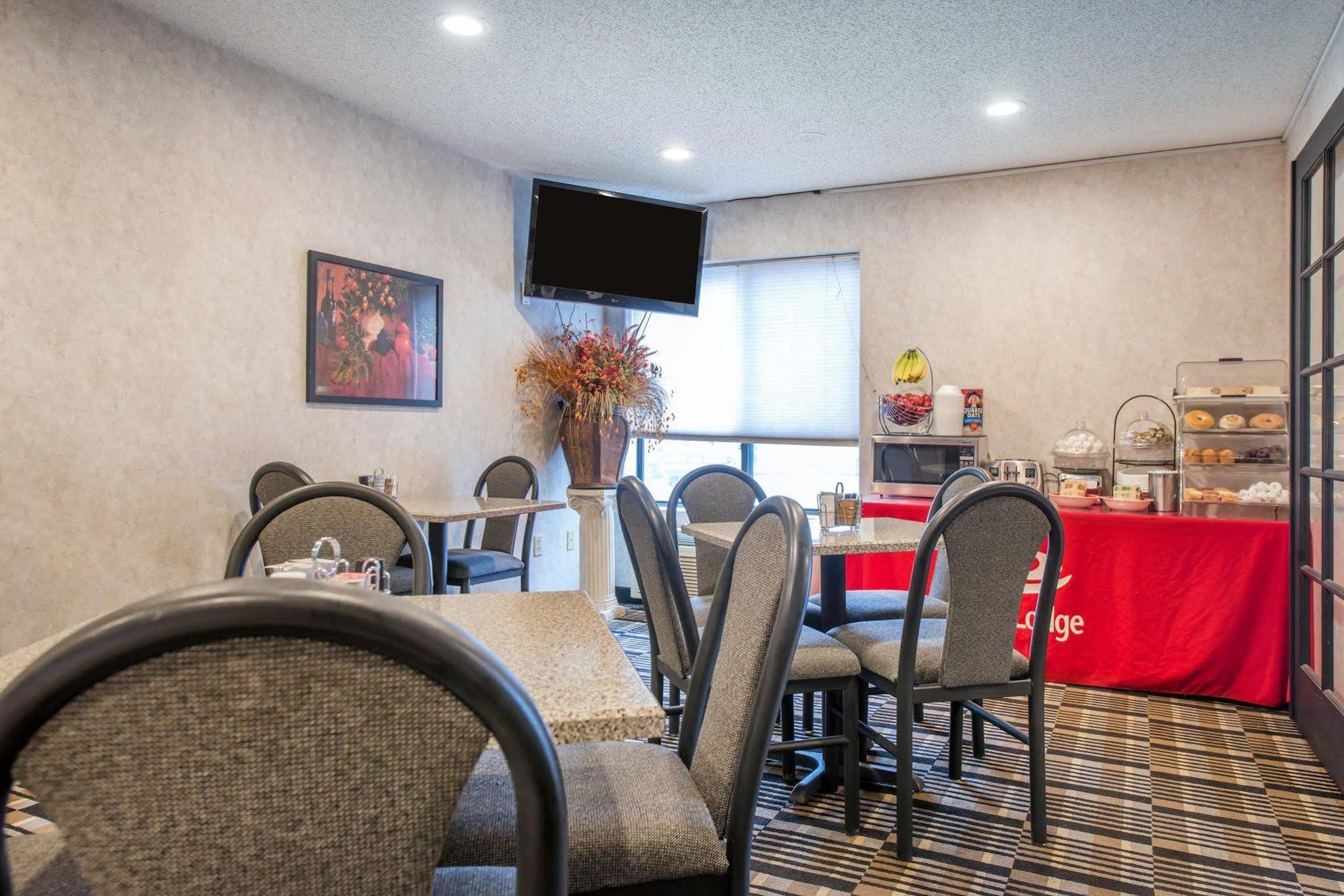 Econo Lodge Pueblo Extérieur photo