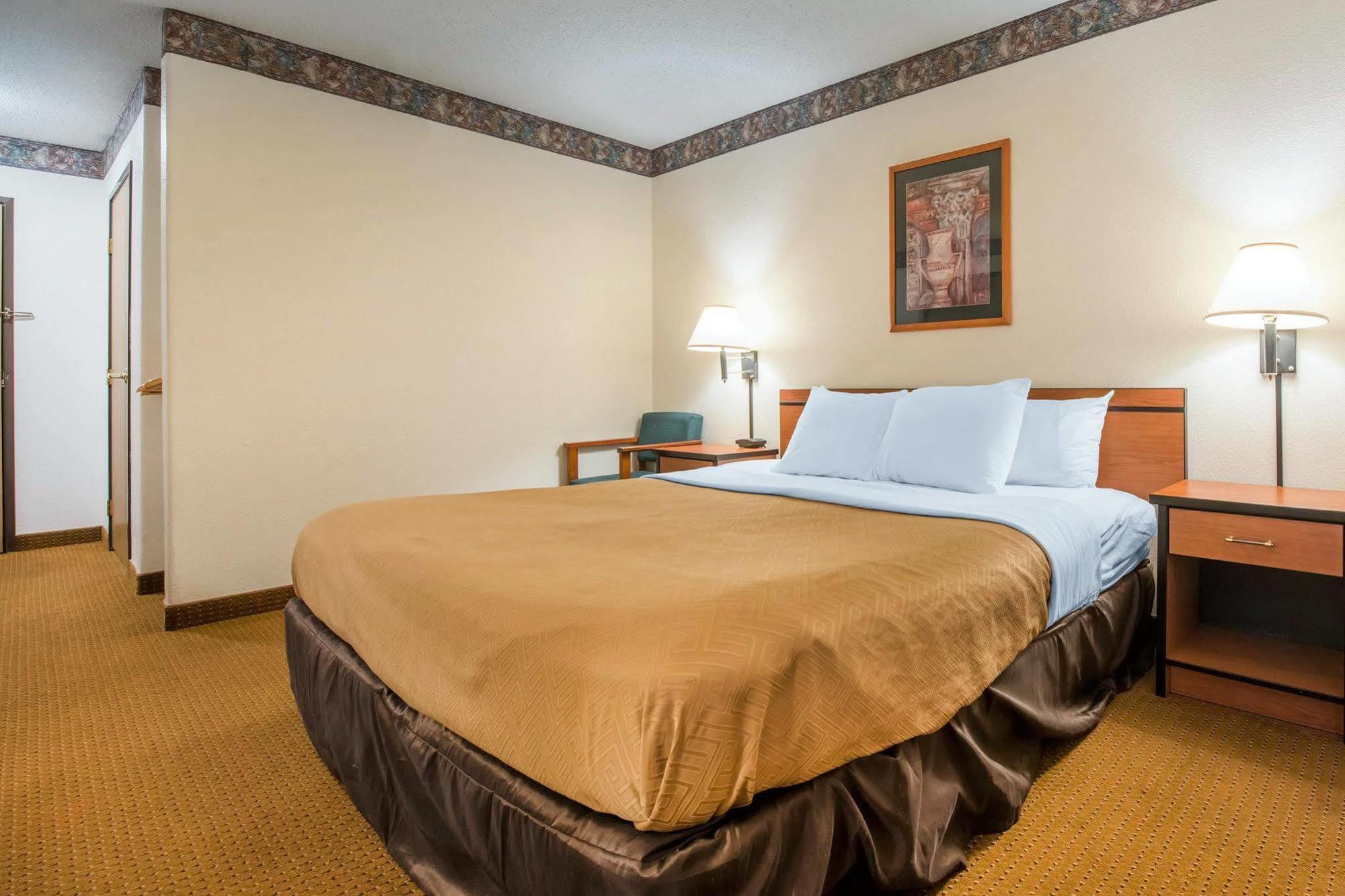 Econo Lodge Pueblo Extérieur photo