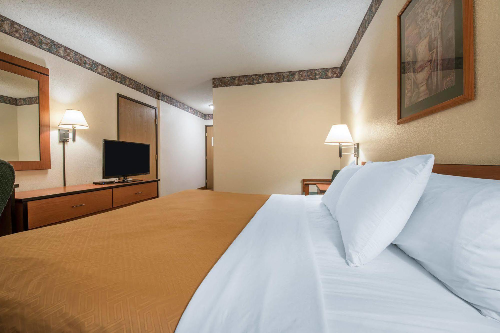 Econo Lodge Pueblo Extérieur photo