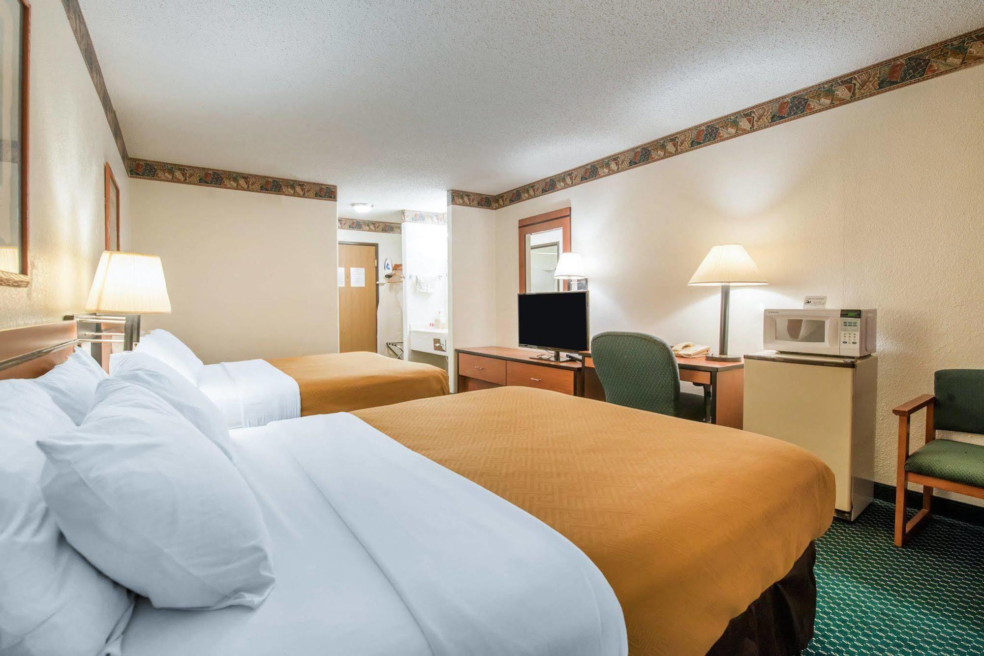 Econo Lodge Pueblo Extérieur photo