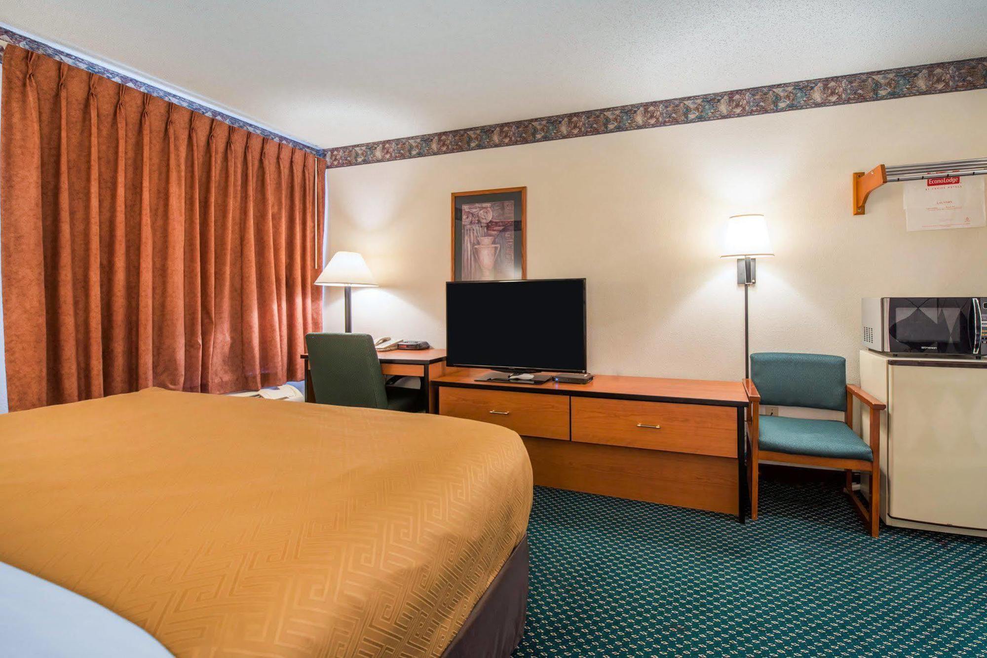 Econo Lodge Pueblo Extérieur photo