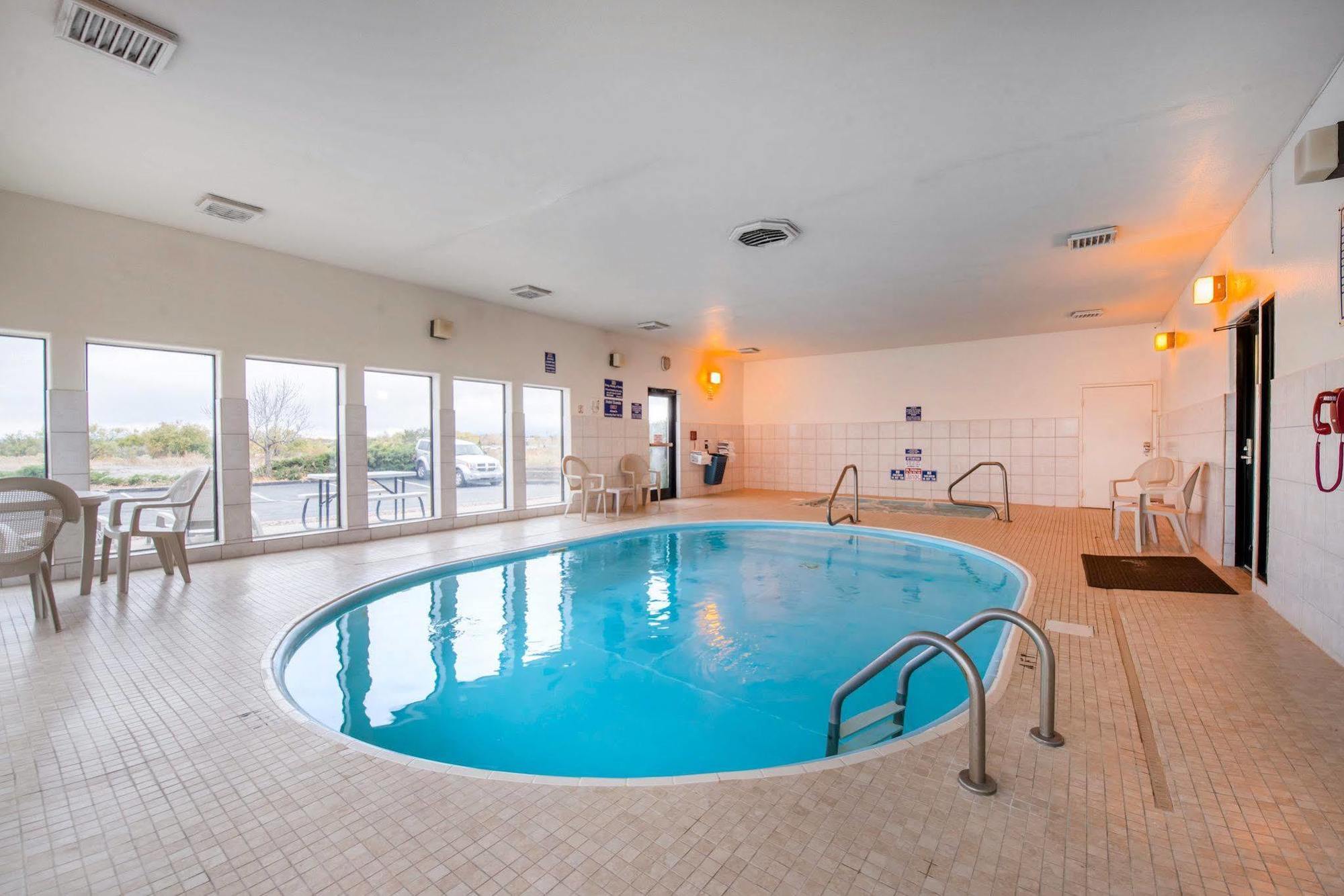 Econo Lodge Pueblo Extérieur photo